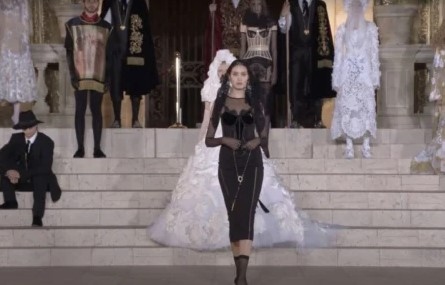 Българският топмодел Милица Борисова дефилира на ревюто на италианския бранд Dolce amp Gabbana в